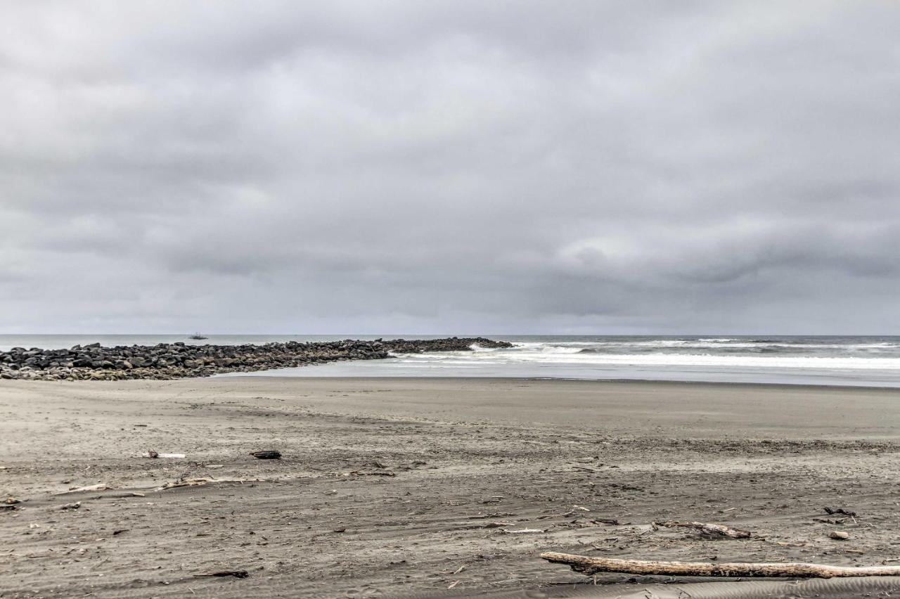 Ocean Shores House With Hot Tub - Walk To Beach Εξωτερικό φωτογραφία